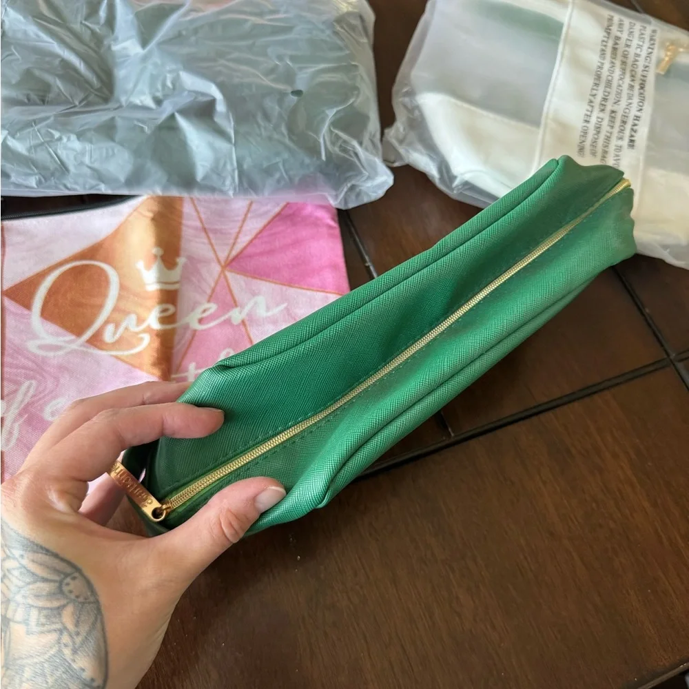 Arbonne Emerald Green Cosmetic Pouch